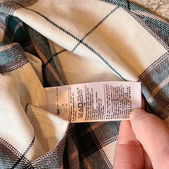 Banana Republic Relaxed Fit Button Shirt - Plaid with cream and green - Picture 9 of 10